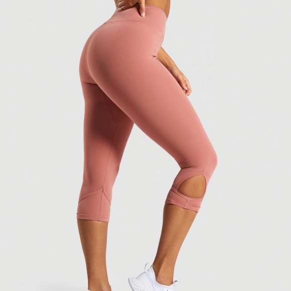 Gymshark Pants - Gymshark Studio Cropped Leggings